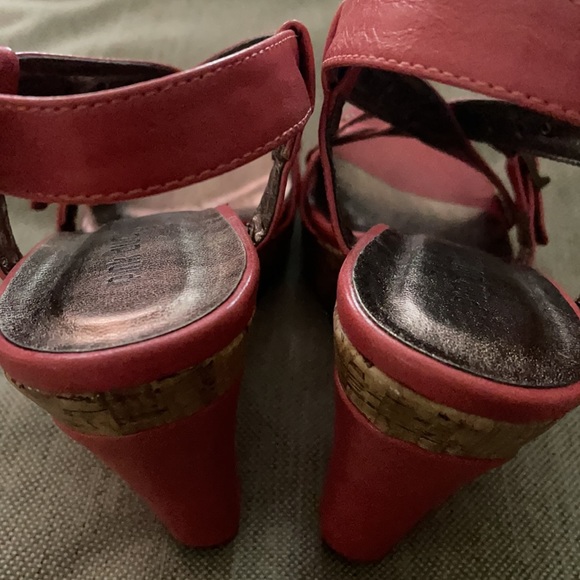 Wedges with Stud Detail - Picture 7 of 7